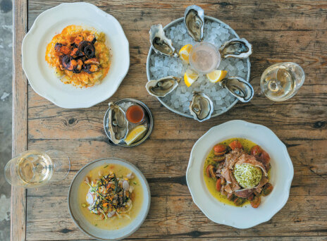 HAMS & CLAMS, ατμοσφαιρικό Oyster Bar στην πανέμορφη μαρίνα Ζέας 