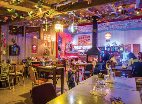 Καραβαϊκή, ένα απρόσμενα εξωτικό μεζεδοπωλείο στη Νέα Πεντέλη 