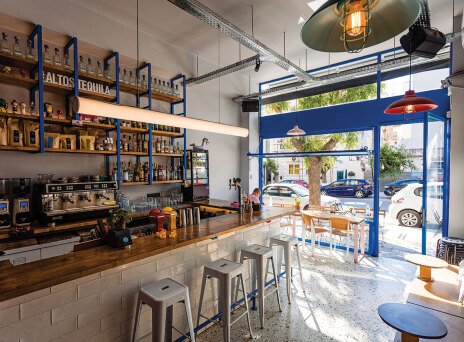 Λάλος, το ασυνήθιστο all day bar του Νέου Κόσμου που έγινε αμέσως στέκι