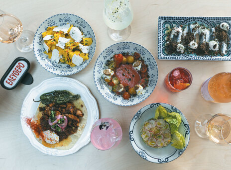 Lit Athens, το νέο hot στέκι που πρέπει να επισκεφθείς