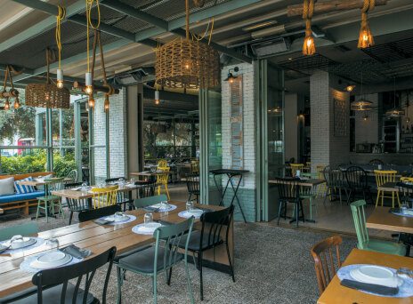 Mezze Glyfada, λαχταριστό μεζεδοπωλείο στην καρδιά της Γλυφάδας