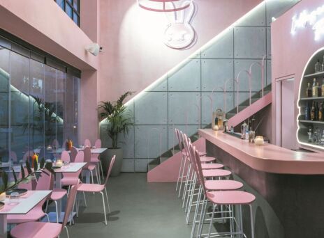 Phat Bunny: Ο ροζ λαγός που θα σε μυήσει στο καλό burger