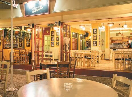 Παλιά Πλατεία: το υπέροχο μεζεδοπωλείο μιας άλλης εποχής