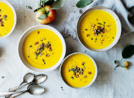Σούπα με καρότα, μήλα και κουρκουμά