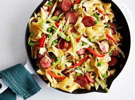 Παπαρδέλες με λάχανο και λουκάνικο