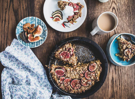 Oatmeal  με σύκα και χουρμάδες