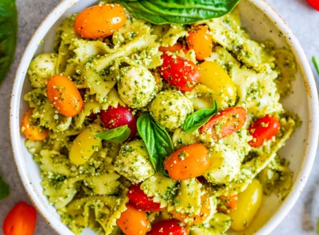 Εύκολη (και δροσερή!) σαλάτα ζυμαρικών σε 15’