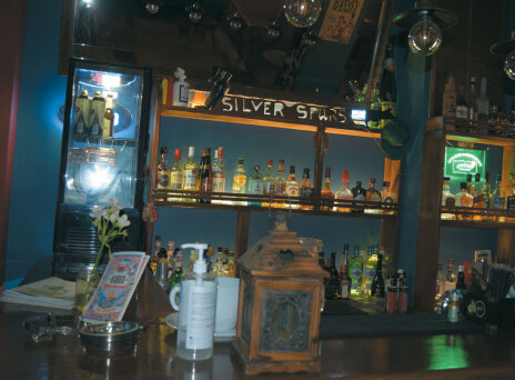 SILVER SPURS, all day σπιρούνια και ροκ ύμνοι στην καρδιά του Παγκρατίου