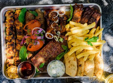 Μπαϊρακτάρης Eatery, όταν η παράδοση συναντά τις νέες γεύσεις