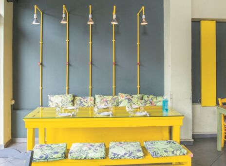 Tirbouson: Η ρομαντική γωνία του Κεραμεικού 