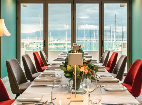 Varoulko Seaside: Το υπέροχο εστιατόριο του Λευτέρη Λαζάρου 