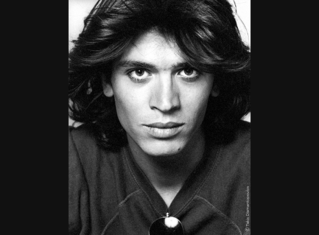 Το πορτέτο του Billy Bo, τραβηγμένο το 1977, είναι από το βιβλίο «33 χρόνια φωτογραφία» του Τάκη Διαμαντόπουλου, 1999, εκδ. Καστανιώτη