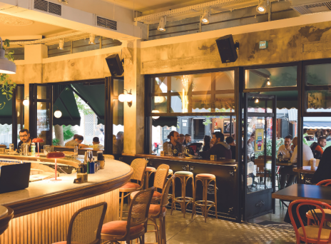 Café Cafe cocktails & more: Το στέκι που άλλαξε τα δεδομένα  στο Περιστέρι