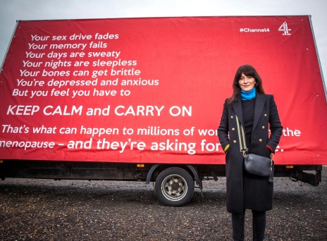 Το «κίνημα της εμμηνόπαυσης», οι αντιδράσεις στη Βρετανία και τα ξεπερασμένα στερεότυπα για το τι σημαίνει να είσαι γυναίκα.