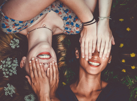 Δυο κορίτσια. 