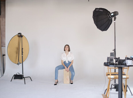 Γυναίκα σε φωτογραφικό στούντιο