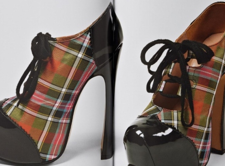 Η εικόνα είναι από το coffee-table book της Taschen «Shoes A-Z»