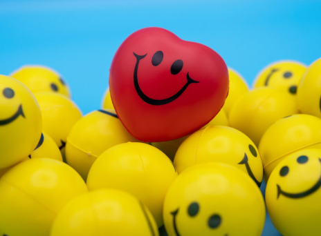 ti-mas-kanei-pragmatika-eutuhismenous