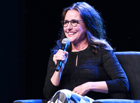 «Wiser Than Me»: Οι χαρές και οι λύπες του να μεγαλώνεις