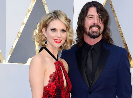 Ντέιβ Γκρολ: Ο frontman των Foo Fighters δηλώνει ότι απέκτησε παιδί εκτός γάμου - Ζητά τη συγχώρεση της οικογένειάς του.