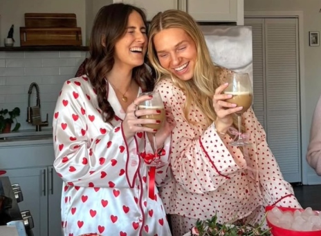 Galentine’s Day: Πώς να περάσετε υπέροχα τον Άγιο Βαλεντίνο με τις φίλες σας 