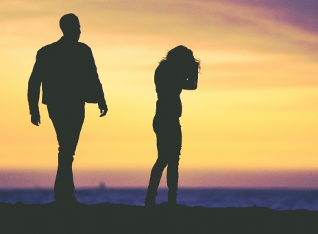 Τίτλος  Ήθελε μια συμβουλή για να καθαρίσει κάτι και ανακάλυψε ότι ο άνδρας της την απατούσε 