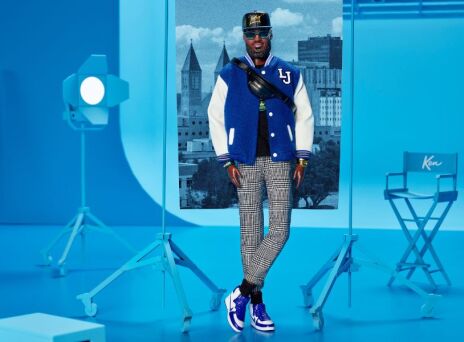 Ο ΛεΜπρόν Τζέιμς γίνεται ο πρώτος άνδρας αθλητής που αποκτά κούκλα Κεν, τιμώμενος από τη Mattel ως πρότυπο και πολιτισμικό σύμβολο. 