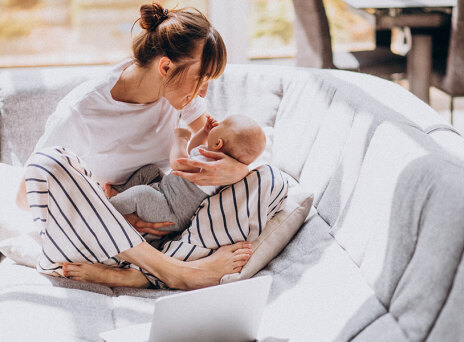 Podcast 40+ | Η μητρότητα χωρίς φίλτρα: Τι χάνεις και τι κερδίζεις