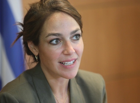 Η Δομνα Μιχαηλίδου σε μία διαφορετική συνέντευξη 