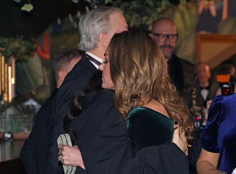 Η Κέιτ Μίντλετον έσπασε το πρωτόκολλο: Η τρυφερή αγκαλιά με την Jessie J μετά τη μάχη τους με τον καρκίνο 