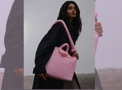 Βρήκαμε ποια είναι η νiral τσάντα που κυκλοφορεί στους δρόμους της Αθήνας