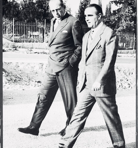 Ο Κωνσταντίνος Καραμανλής με τον Βασιλιά Παύλο