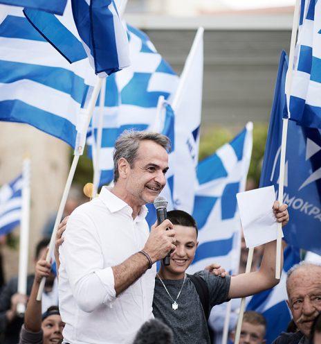 Συνοδεύοντας τον Κυριάκο Μητσοτάκη στην περιοδεία του στην Κρήτη