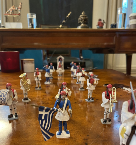 Στο γραφείο του Κώστα Μπακογιάννη στο δημαρχείο Αθηνών