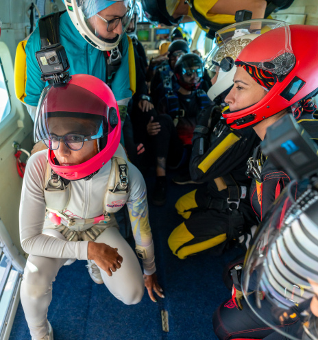 Γυναίκες skydivers