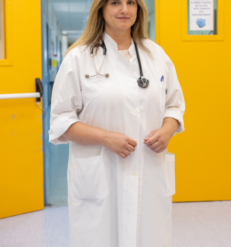 Φωτεινή Τζιώρα, παθολόγος - λοιμωξιολόγος