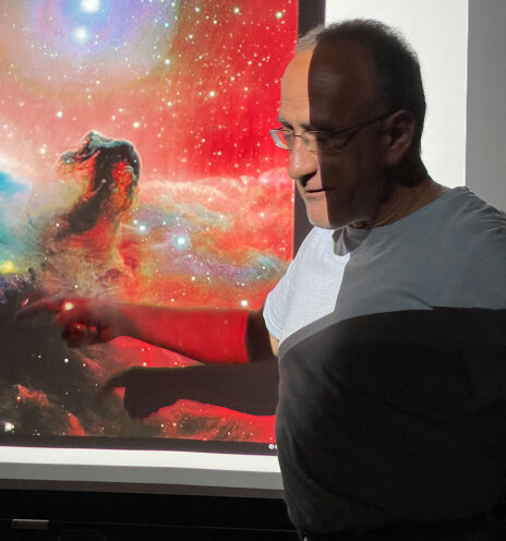 Ο Παντελής Παπαδόπουλος στη διάλεξη στο ξενοδοχείο Gerolimenas Hotel, στον Γερολιμένα στη Μάνη