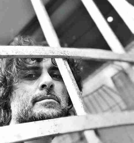 Σκηνή από την θεατρική παράσταση «Ιστορία ενός σκύλου που τον έλεγαν Πιστό»