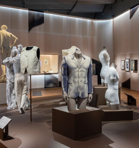 Εκθεμα από την έκθεση Fashion Masculinities στο V & A Museum