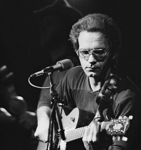 Ο J.J. Cale στη σκηνή, 1977