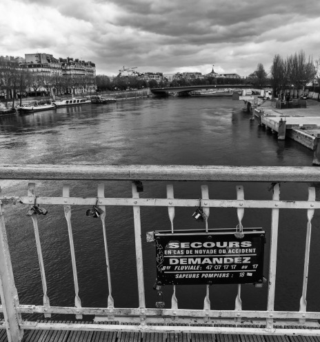 Ο Νίκος Αλιάγας στέλνει γράμμα και φωτογραφίες από το Παρίσι 