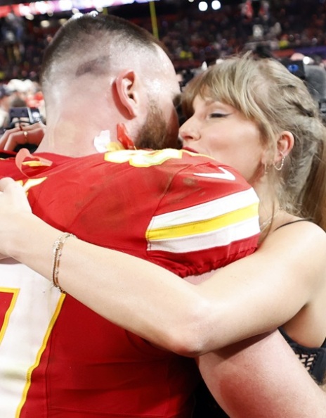 Κάποιος μίλησε πολύ...: Φήμες ότι η Τέιλορ Σουίφτ περιμένει το πρώτο της παιδί