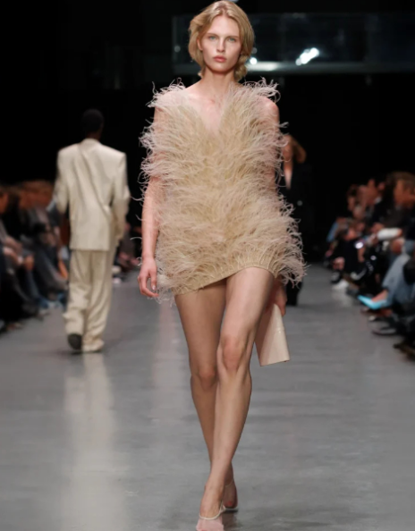 Stella McCartney: Στη μόδα του μέλλοντος, τα «φτερά» δεν θα προέρχονται από πουλιά