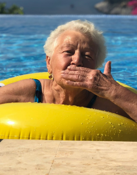  Όλοι μιλούν για το nonna-maxxing: Γιατί θέλουμε ξαφνικά να ζήσουμε σαν Ιταλίδες γιαγιάδες;