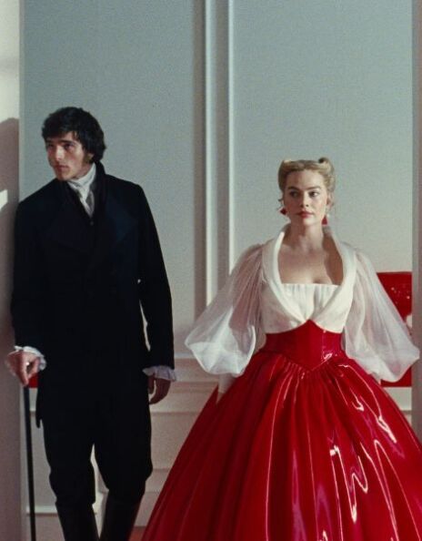 «Ανεμοδαρμένα Ύψη»: Μάργκοτ Ρόμπι - Τζέικομπ Ελόρντι και εξαιρετική μουσική από την Charli XCX.