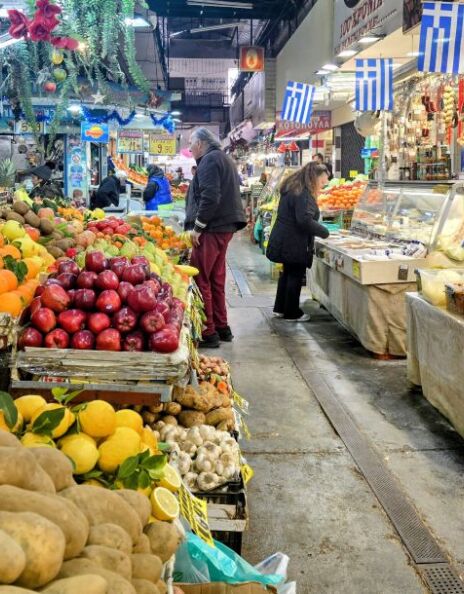 Ψωνίζοντας φθηνά και καλά στη Σκεπαστή Αγορά της Καλλιθέας
