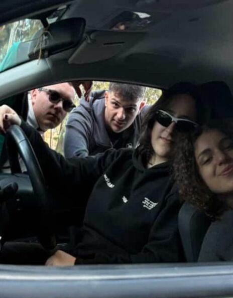 «Γυαλιά Καρφιά» αυτές τις Απόκριες: Το νεανικό live που αναμένεται να τα σπάσει όλα