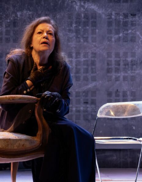 Ο Ουρανός Κατακόκκινος στον γαλαξία της Αναγνωστάκη - Μπήκαμε στις πρόβες της παράστασης στο Θέατρο Ψυρρή