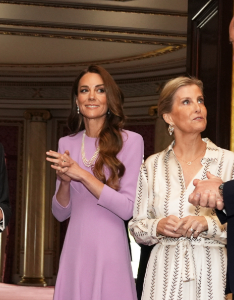 Η Κέιτ Μίντλετον απέτισε φόρο τιμής την βασίλισσα Ελισάβετ 