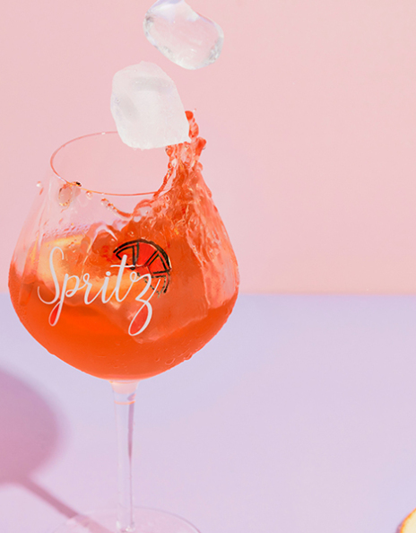 Spritz Hour: Τα καλοκαιρινά κοκτέιλ που αξίζει να δοκιμάσεις στο σπίτι